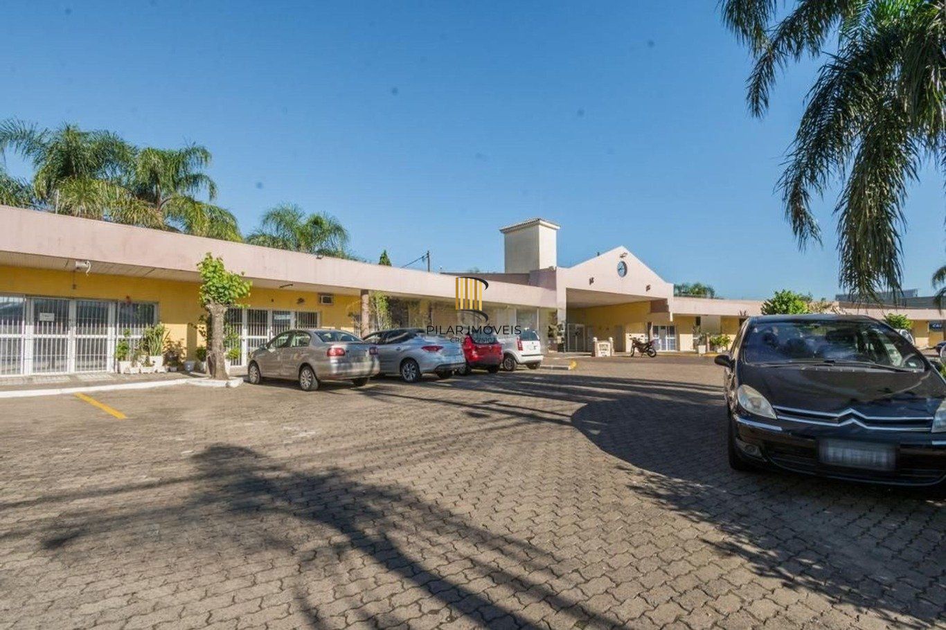 Casa em condomínio com 2 dormitórios e 2 garagem em Branco em Canoas.