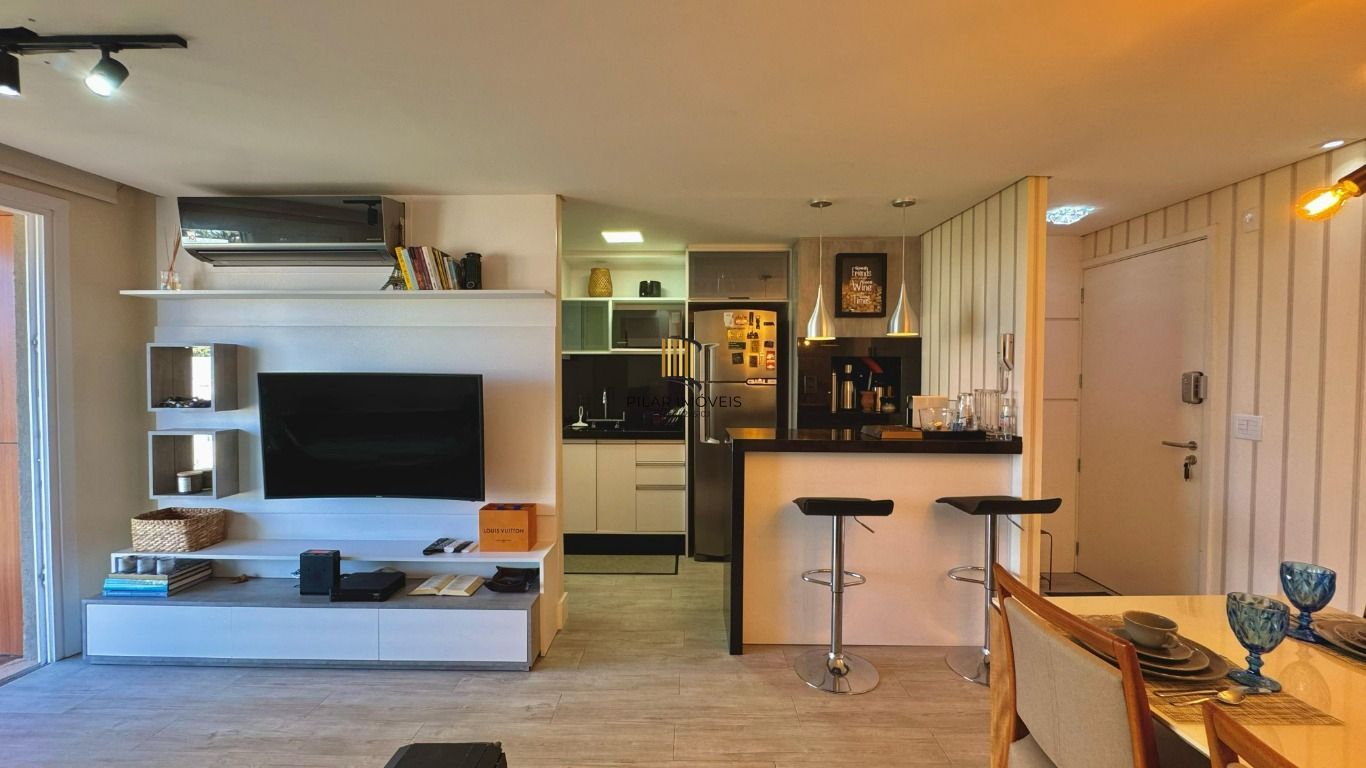 Apartamento mobiliado de 2 dormitórios no bairro Petrópolis