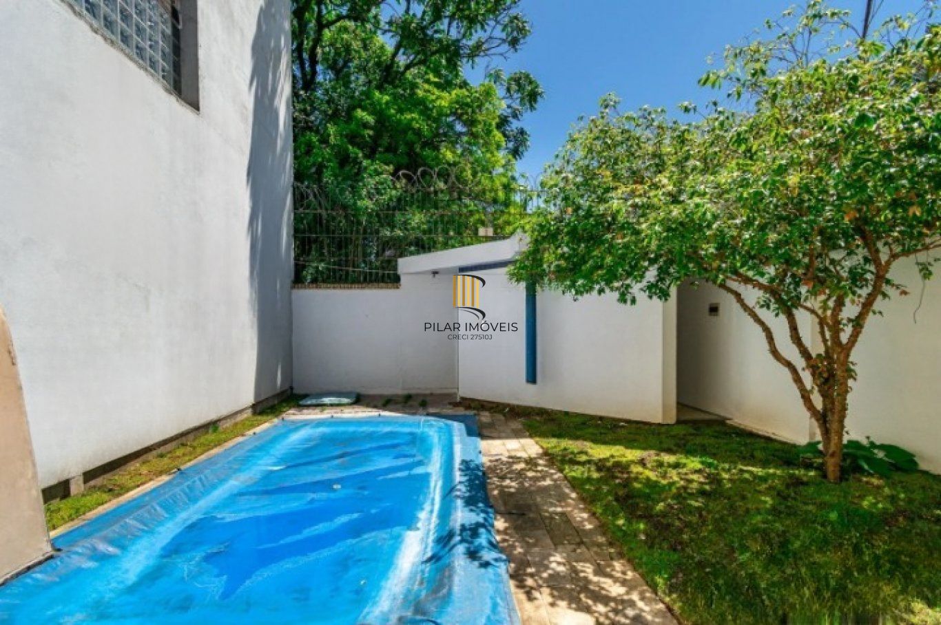 Casa com 3 quartos, 1 suíte, 2 vagas, e 234m² à venda no bairro Tristeza