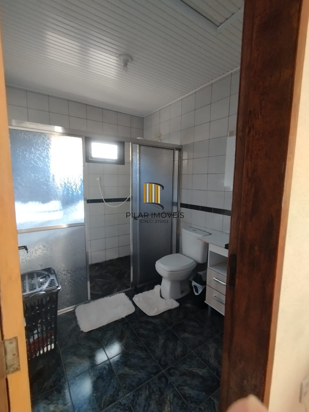 Casa de 4 dormitórios e 2 vagas de garagem em Canoas.