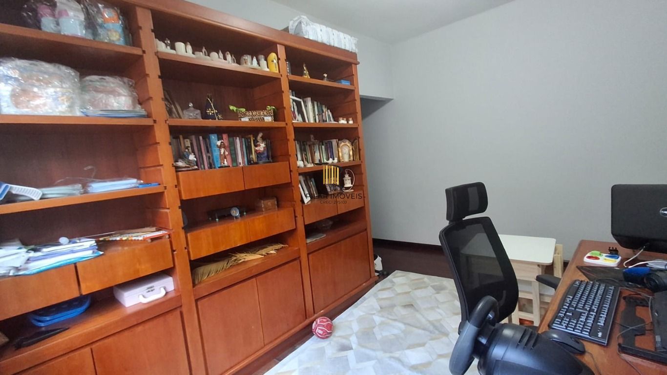 Apartamento de 2 dormitórios, sendo 1 suíte no bairro Menino Deus