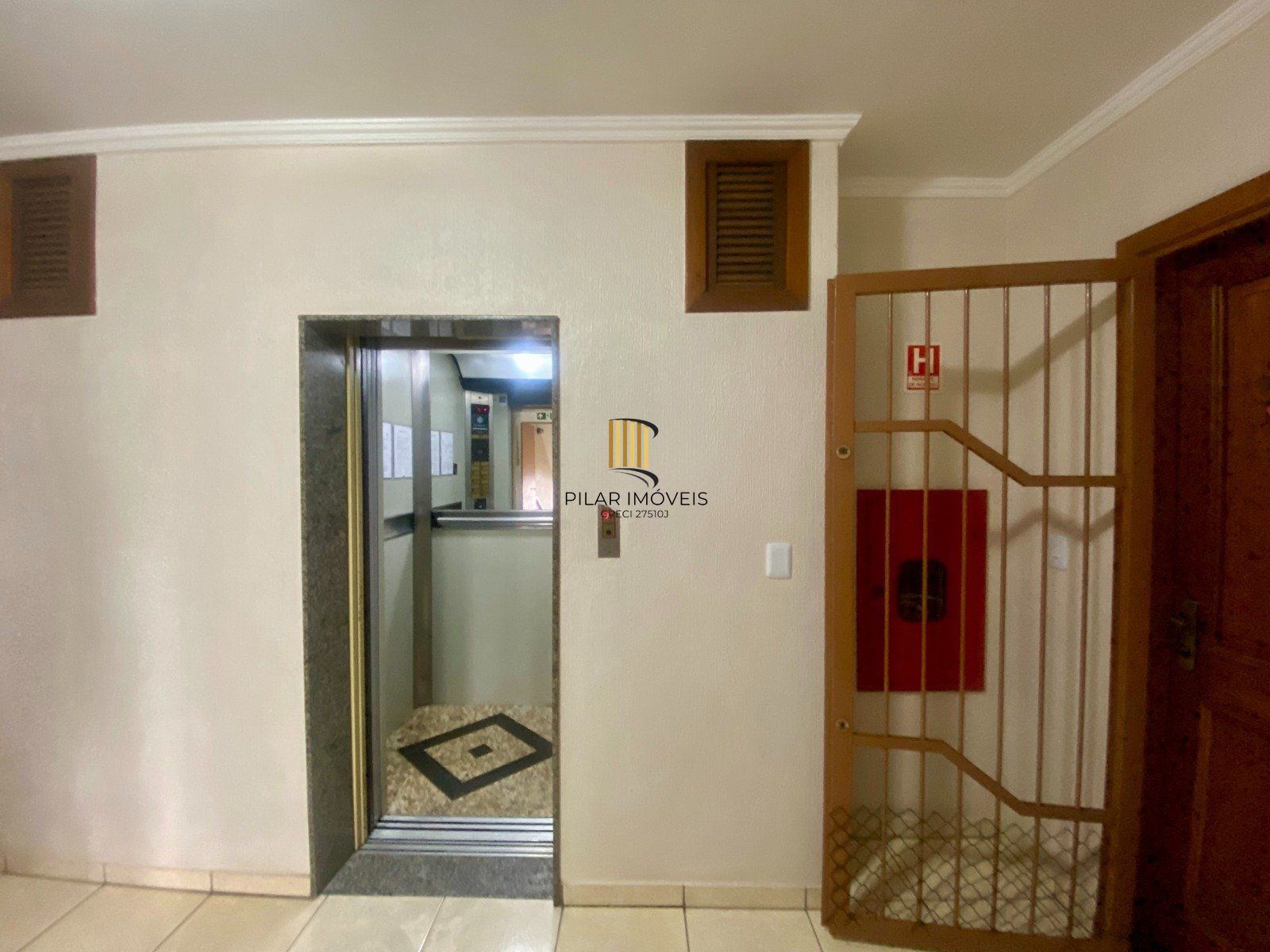 Apartamento com 3 quartos, 2 vagas e elevador no Bairro Vila Ipiranga