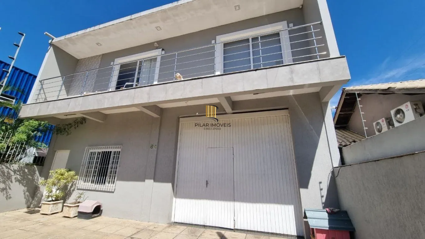 Casa de 2 dormitórios e 6 vagas de garagem em Canoas.