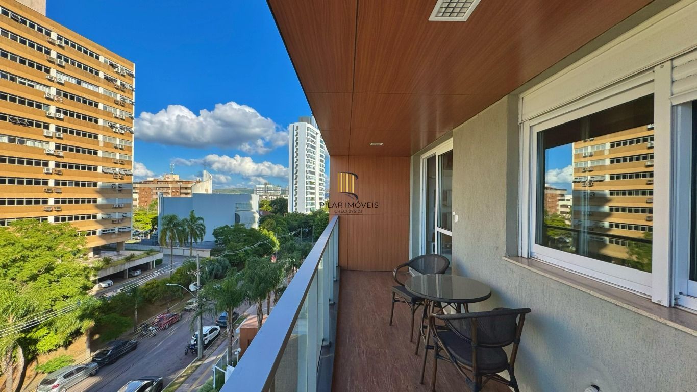 Apartamento mobiliado de 2 dormitórios no bairro Petrópolis