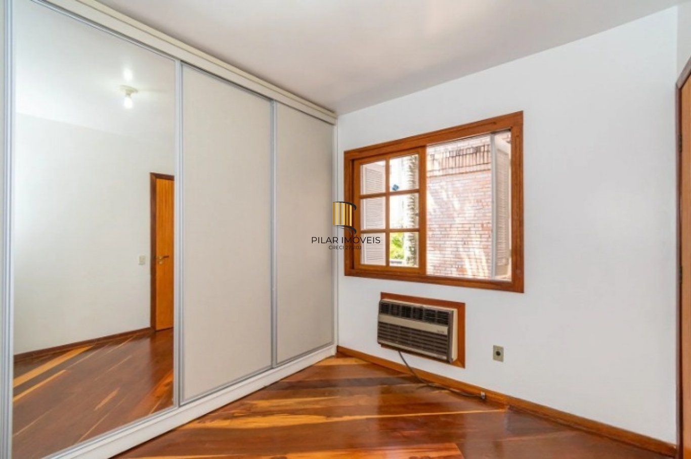 Casa com 3 quartos, 1 suíte, 2 vagas, e 234m² à venda no bairro Tristeza