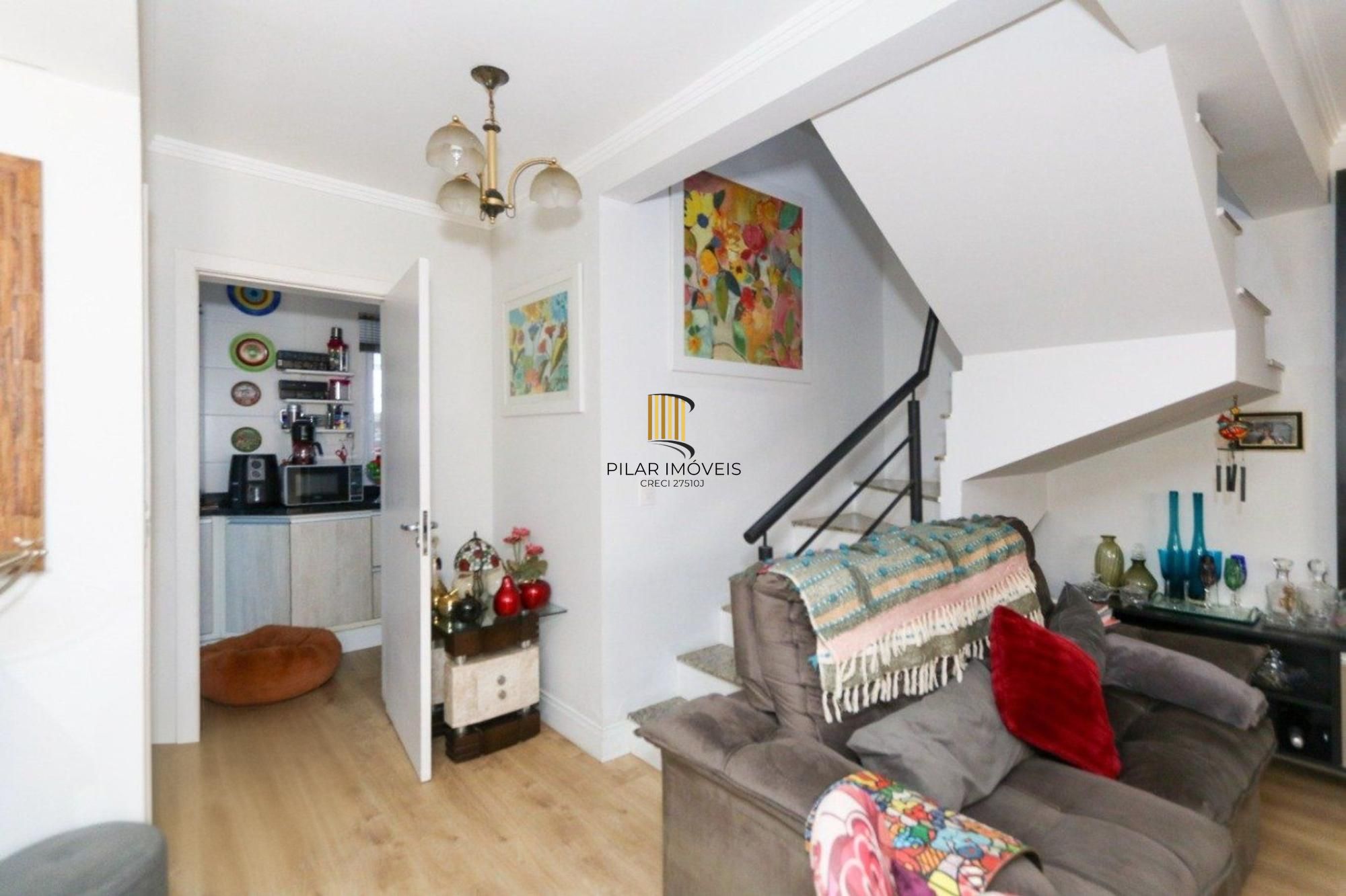 Casa em condomínio com 2 quartos e 2 vagas no bairro Marechal Rondon em Canoas.