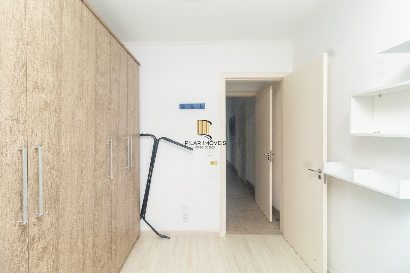 Apartamento mobiliado com 76m², 2 dormitórios e sol da manhã no bairro Floresta