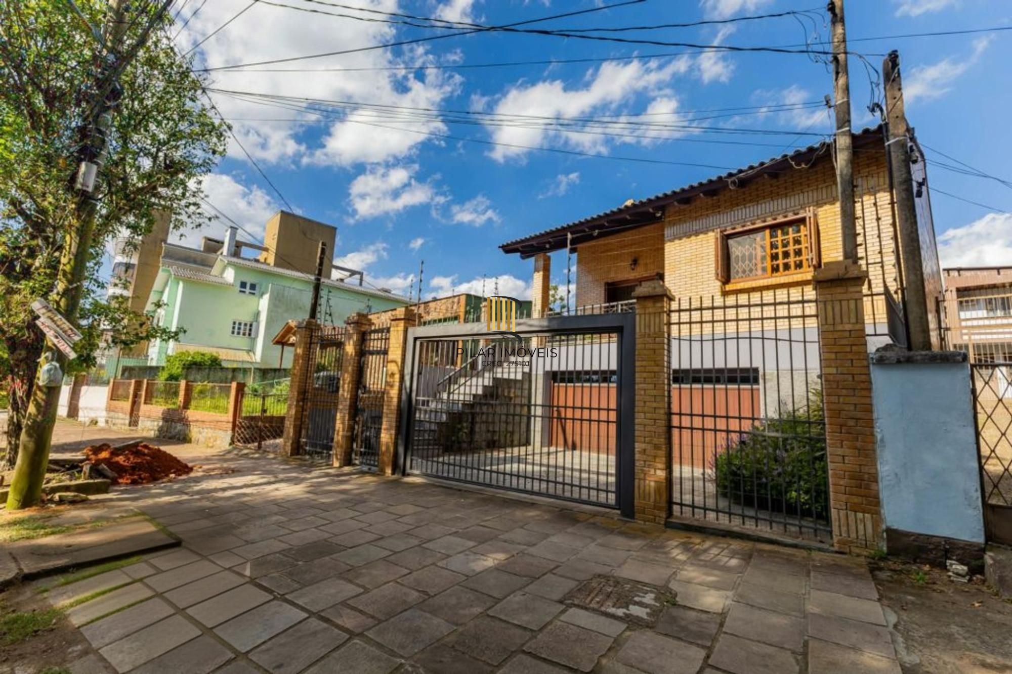 Casa com 1.640,00m², 3 dormitórios, 4 vagas à venda Rua Marista.