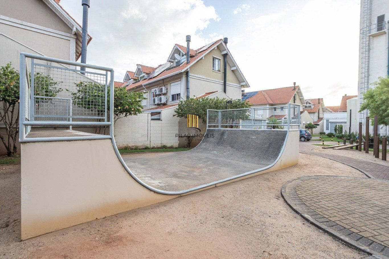 Casa com 4 quartos e 2 vagas em condomínio fechado no Bairro Ecoville.