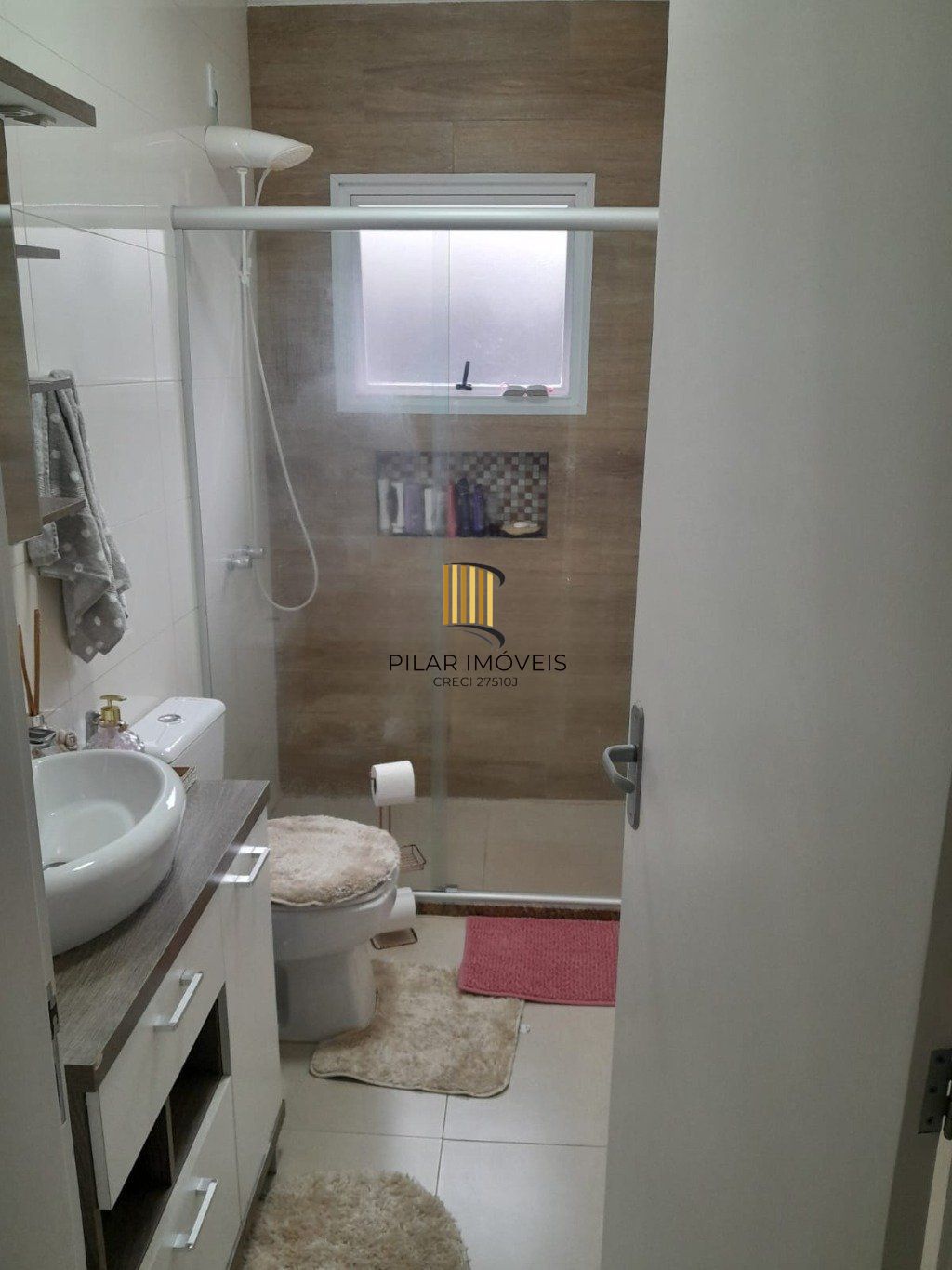 Casa com 3 dormitórios e 3 vagas de garagem em Gravatai.