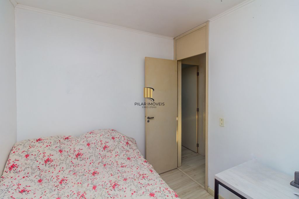 Apartamento com 2 dormitórios e 1 vaga de garagem no Bairro Humaitá