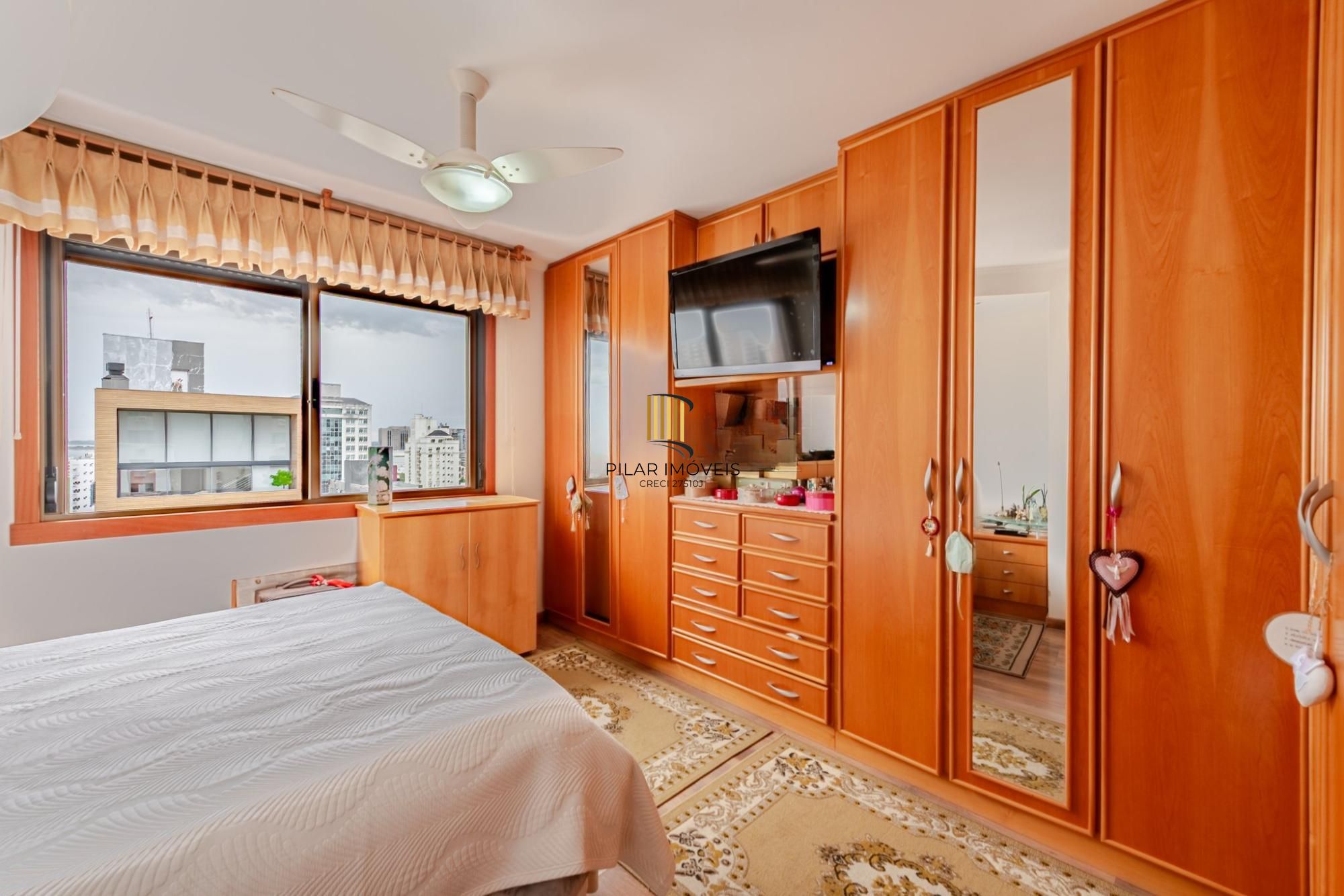 Apartamento 3 Dorm, 2 vagas e Elevador, com Vista para o Guaíba e vaga Dupla.