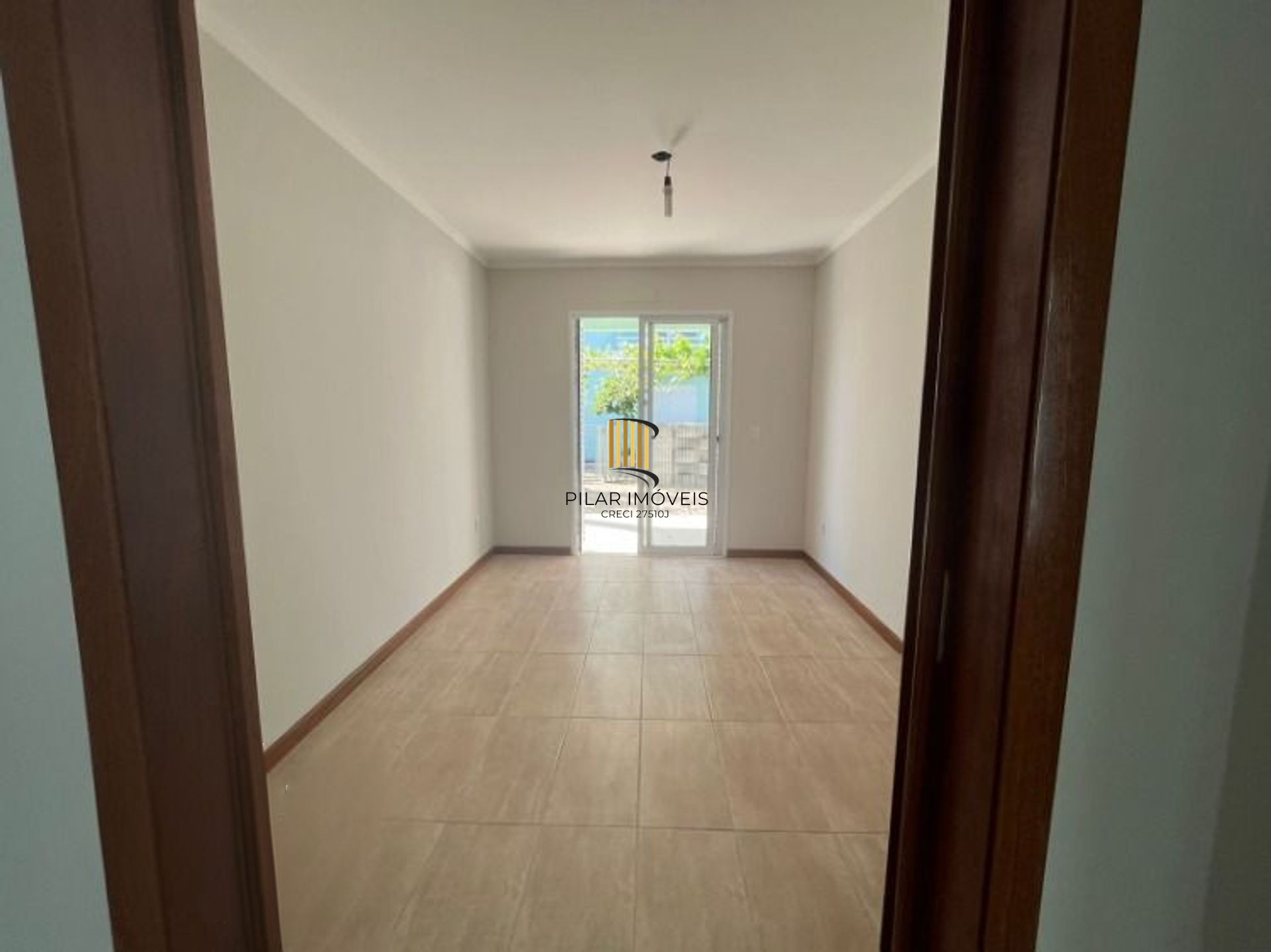 Casa de 2 dormitórios e 2 vagas de garagem em Canoas.