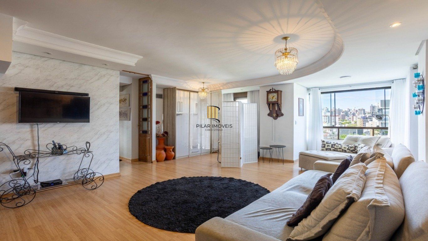Cobertura com 3 Quartos, 1 suíte, 2 vagas e 211m²  no Petrópolis.