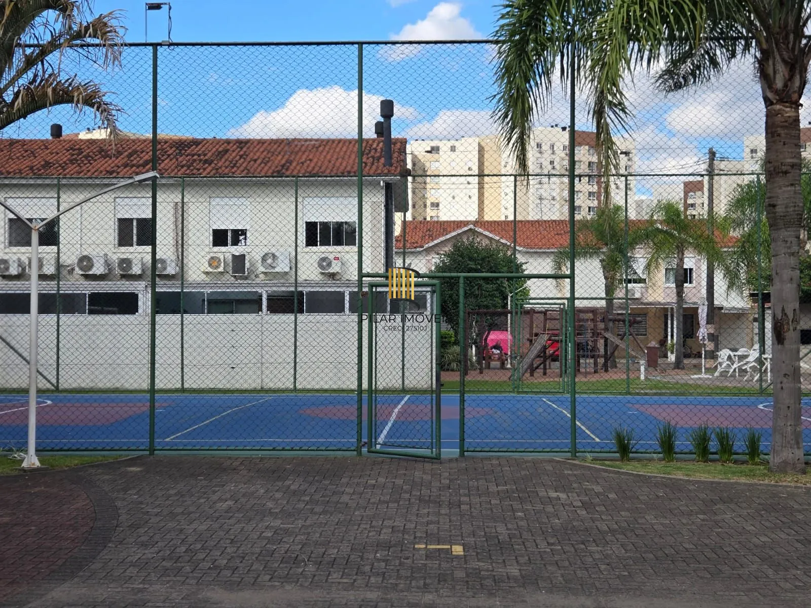 Casa de 2 dormitórios e 2 vagas de garagem em Canoas.
