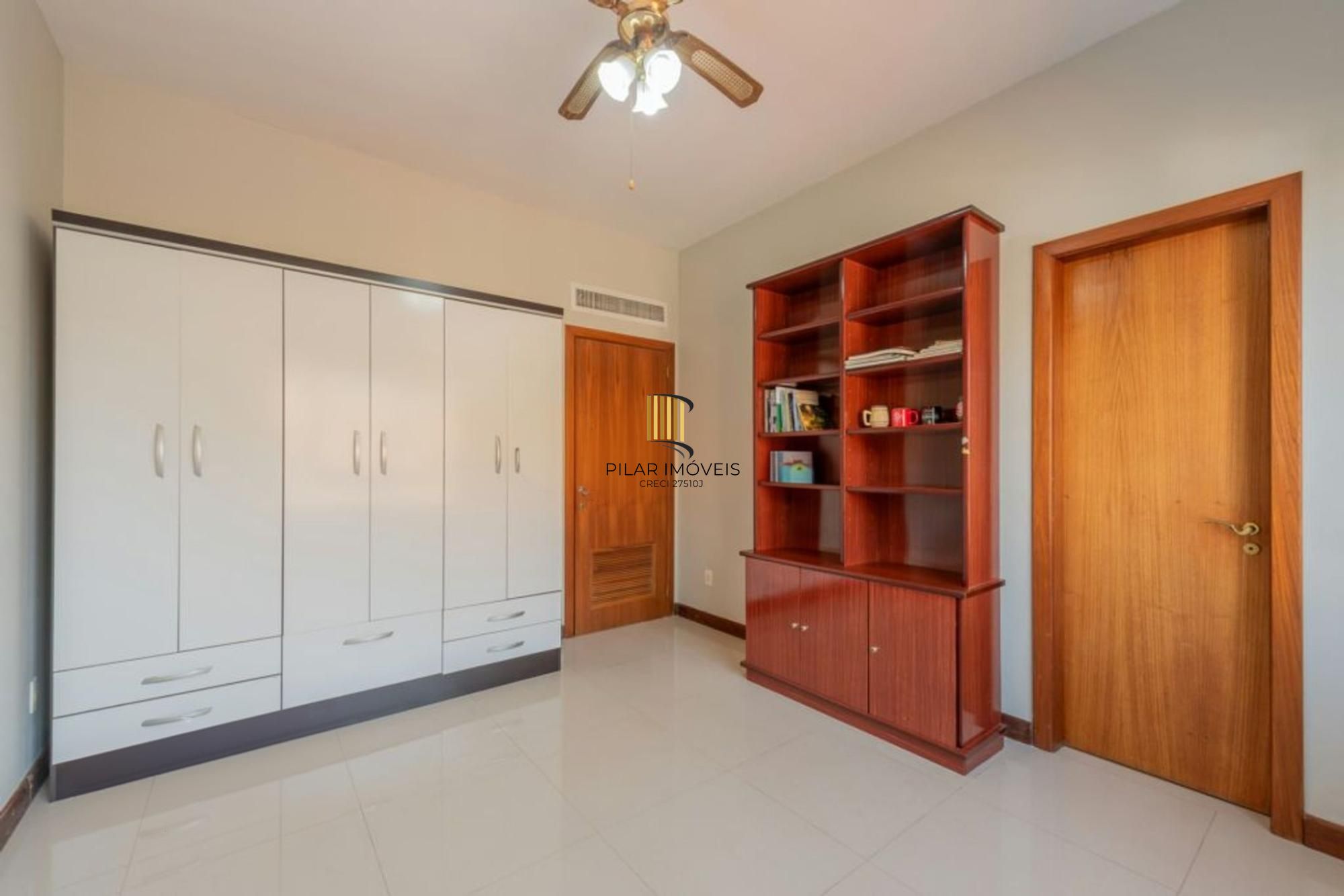 Apartamento de 4 dormitórios, 2 suítes, 2 vagas e elevador na Castro Alves.