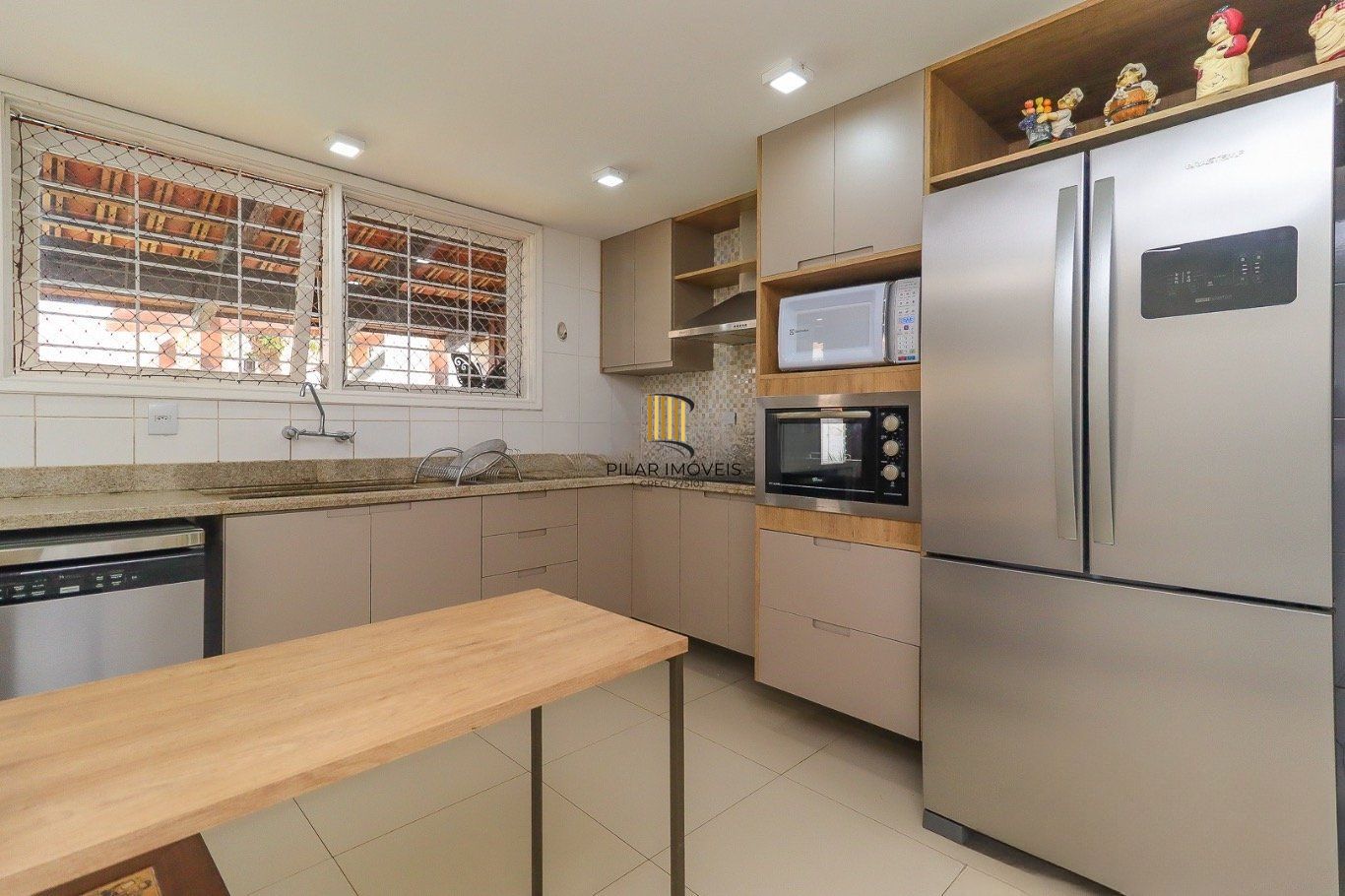 Casa de 3 dormitórios bairro Ipanema