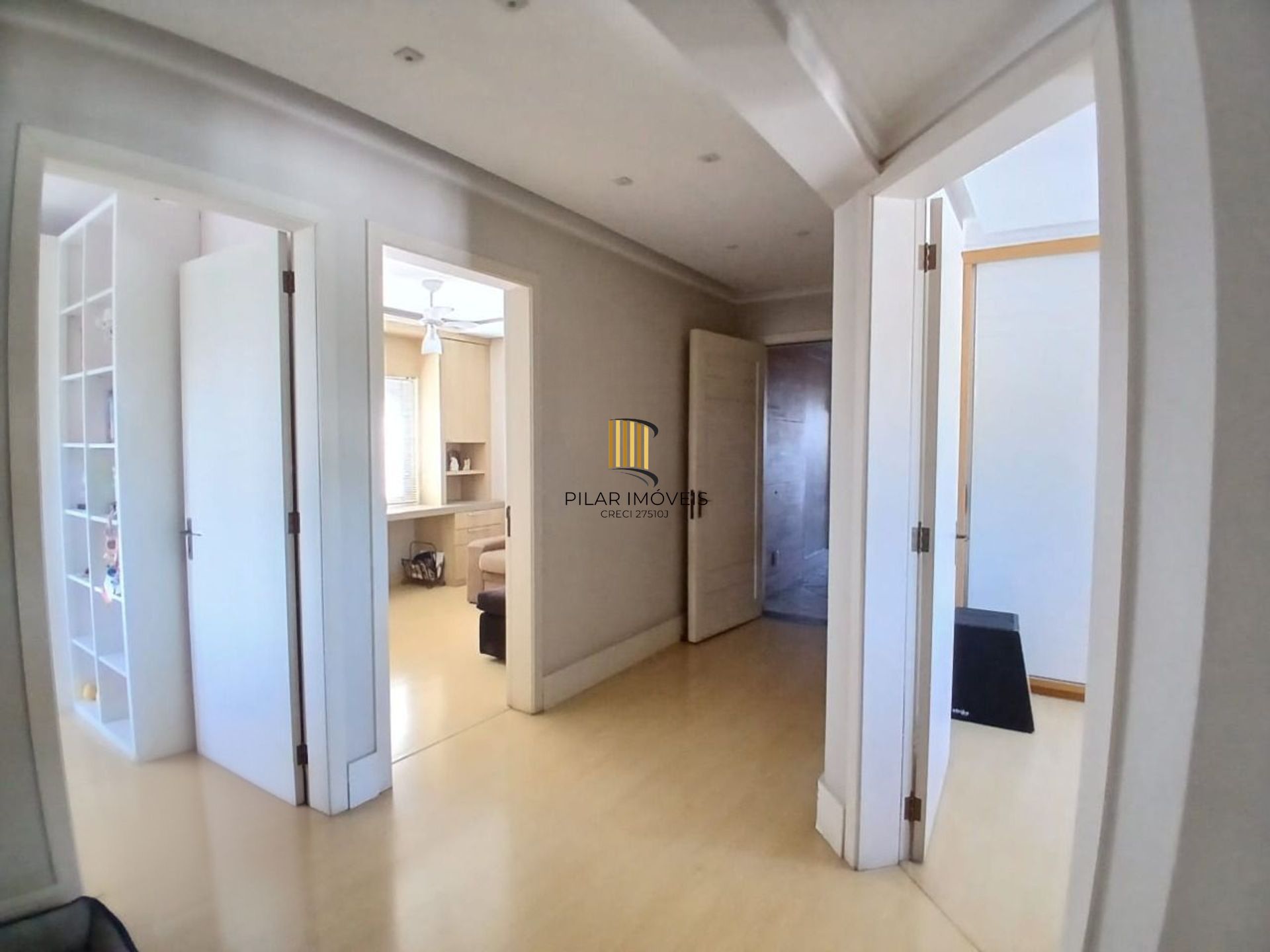 Cobertura com 4 quartos, 1 suíte, 4 vagas e elevador no bairro Igara Canoas.