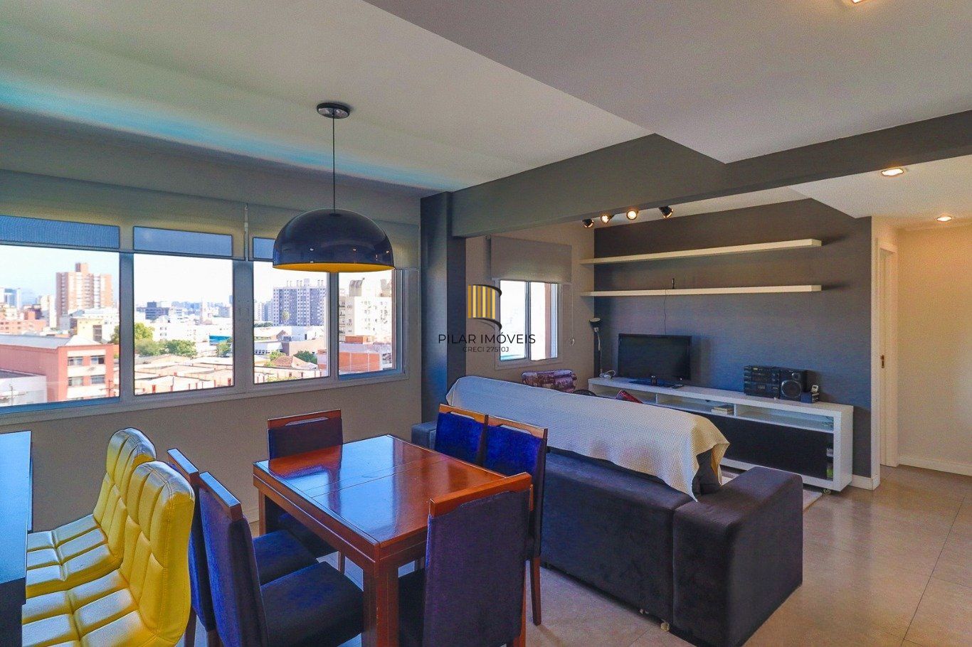 Apartamento de 3 dormitórios e 1 vaga de garagem no bairro Azenha/Porto Alegre. - Pilar Imóveis