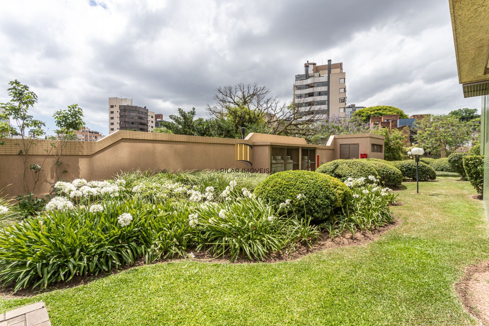Apartamento de 97m², 2 dormitórios,1suíte, 3 vagas de garagem na rua Guararapes