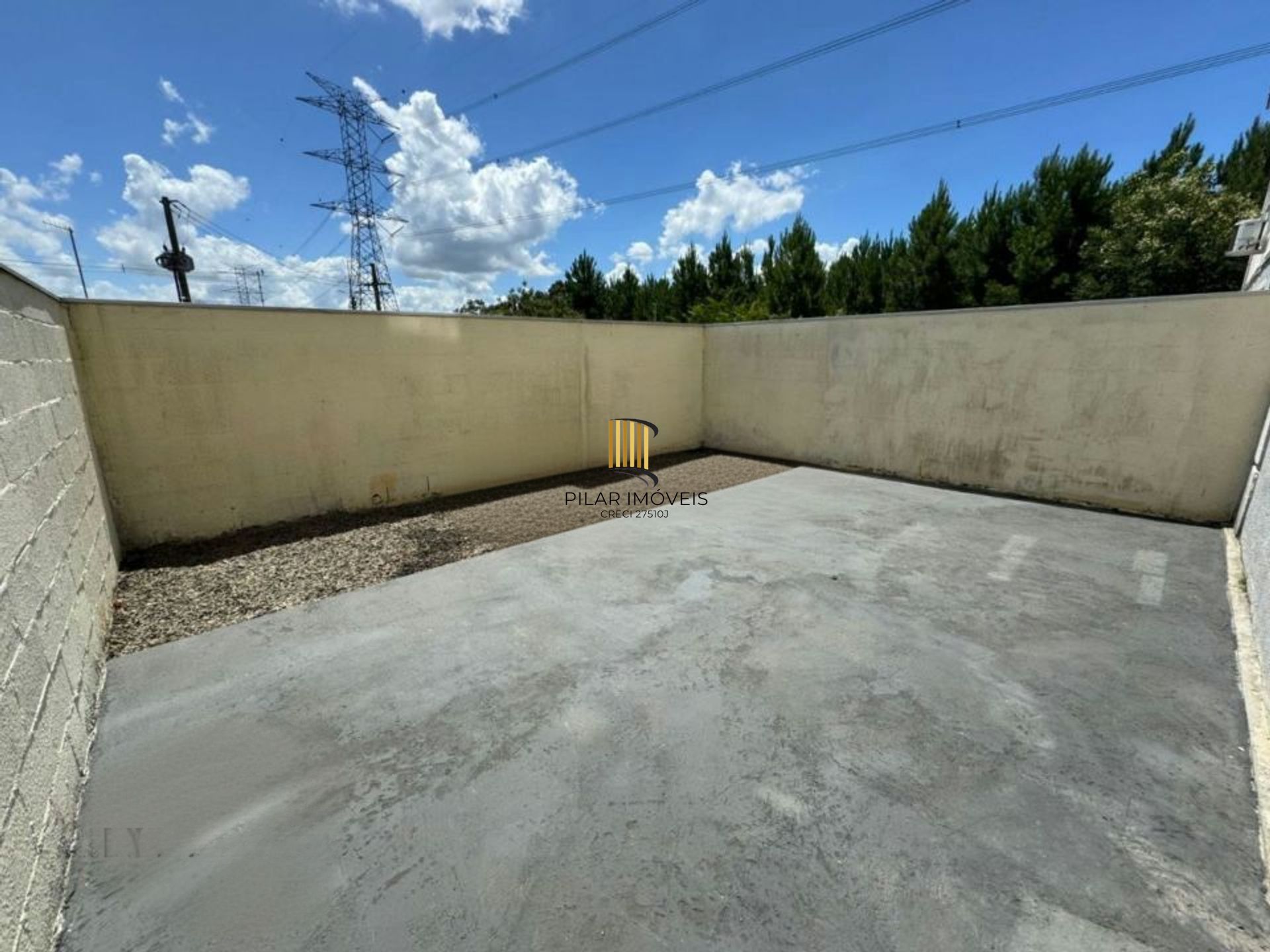 Apartamento de 2 dormitórios, piscina e 1 vaga de garagem em Canoas.