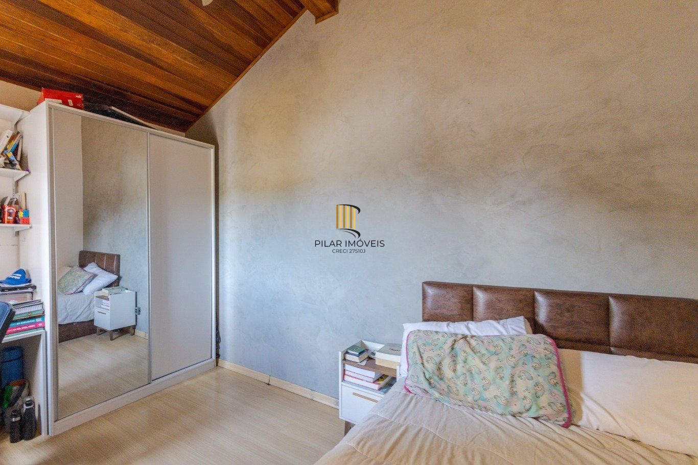 Casa com 3 quartos semi mobiliado com vaga no bairro Partenon