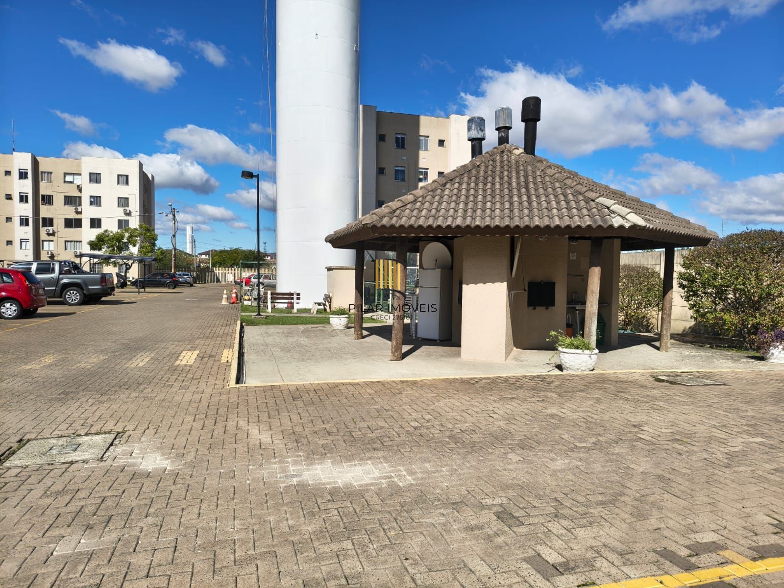 Apartamento Térreo, 2 quartos, vaga, piscina e portaria 24hr no bairro Sarandi.