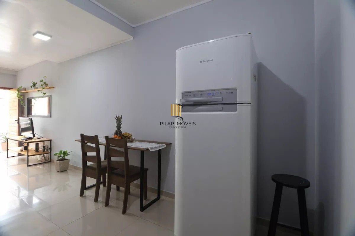 Casa de 2 quartos e 2 vagas de garagem no bairro São José Canoas.
