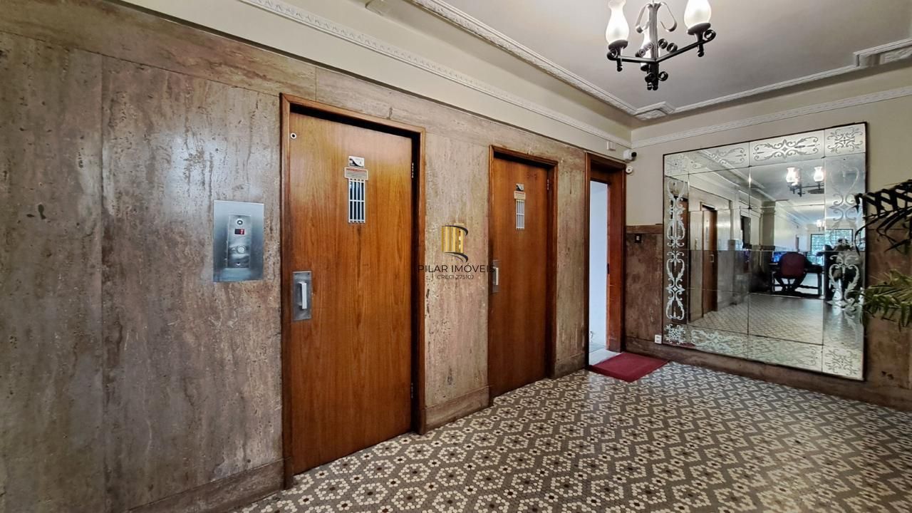 Apartamento 3 Dormitórios, 123m², Último Andar com Vista para o Guaíba