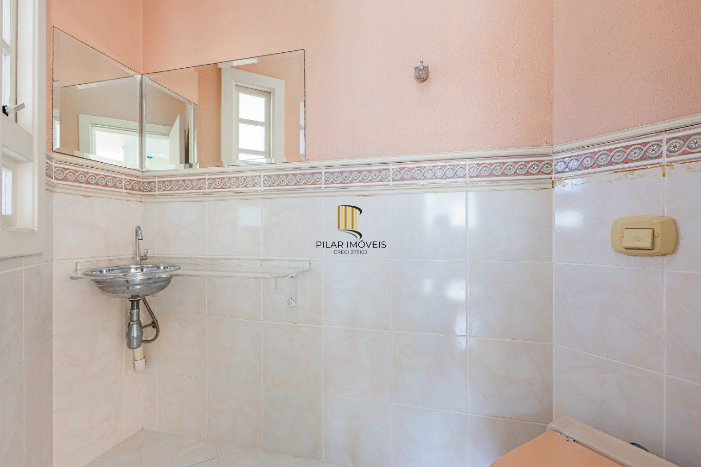 Casa com 3 dormitórios, 2 vagas de garagem no bairro Marechal Rondon em Canoas.