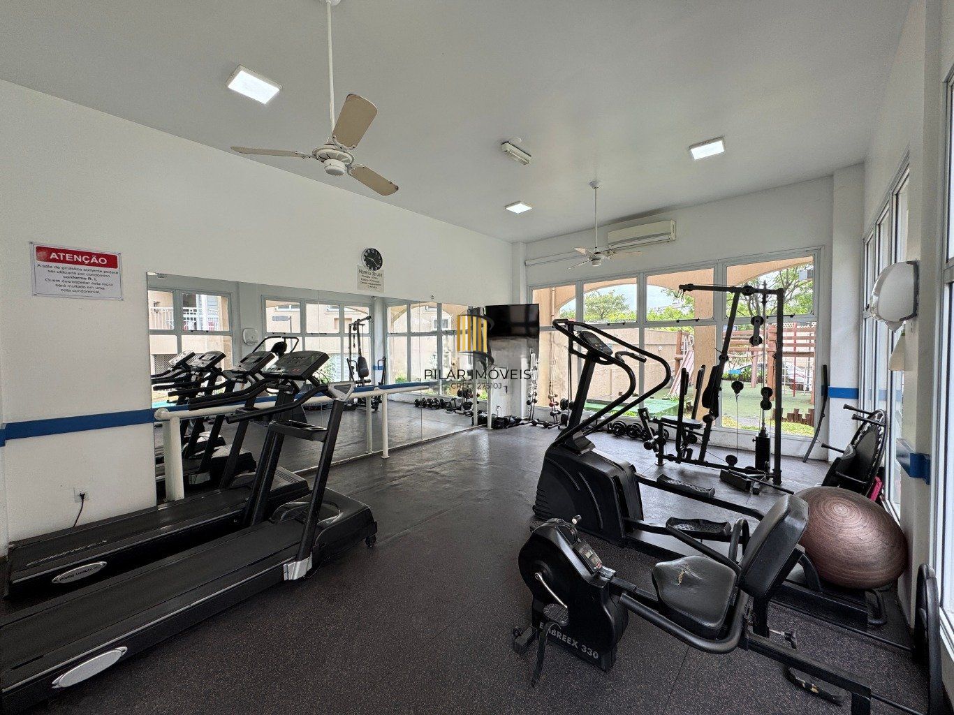 Apartamento com 2 quartos, 1 vaga e elevador no bairro Sarandi