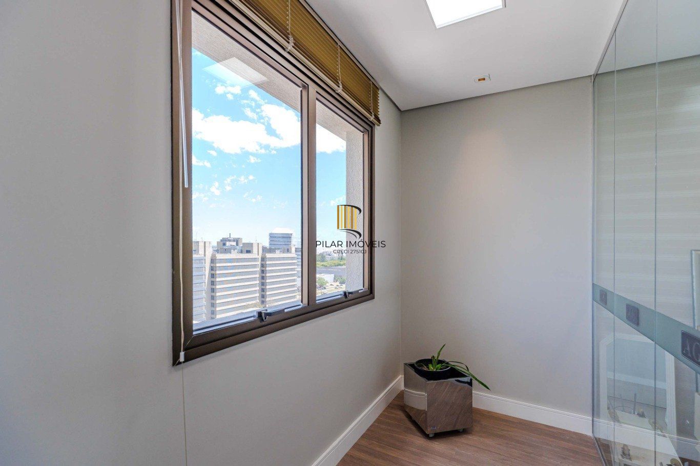 Sala comercial, 2 vagas, elevador e restaurante no bairro Praia de Belas