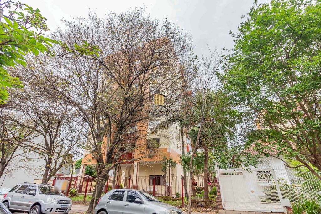 Apartamento com 3 quartos, vaga e elevador no Bairro Menino Deus