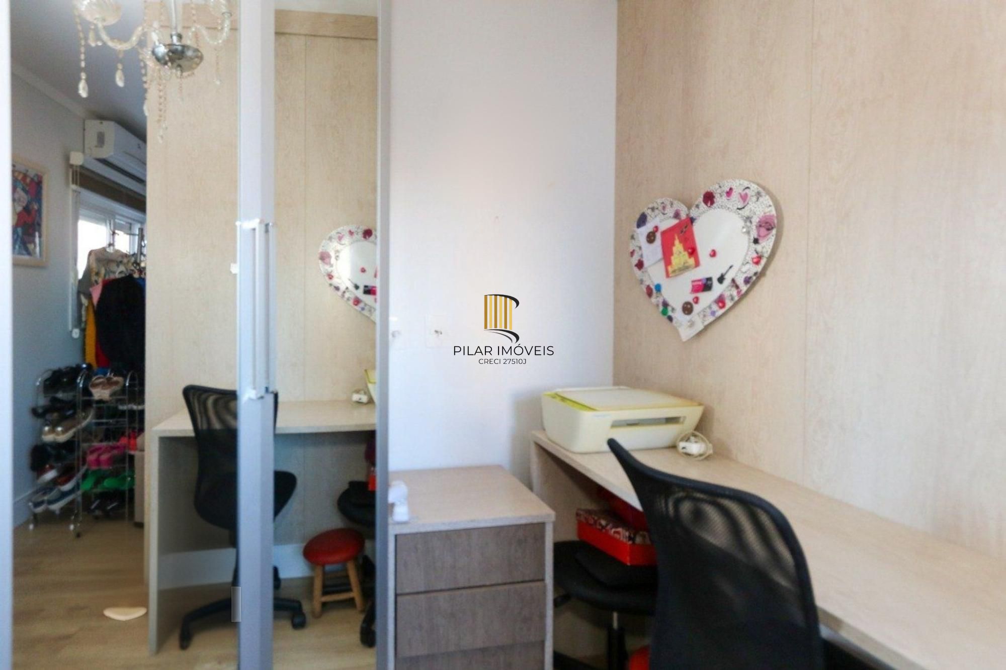 Casa em condomínio com 2 quartos e 2 vagas no bairro Marechal Rondon em Canoas.