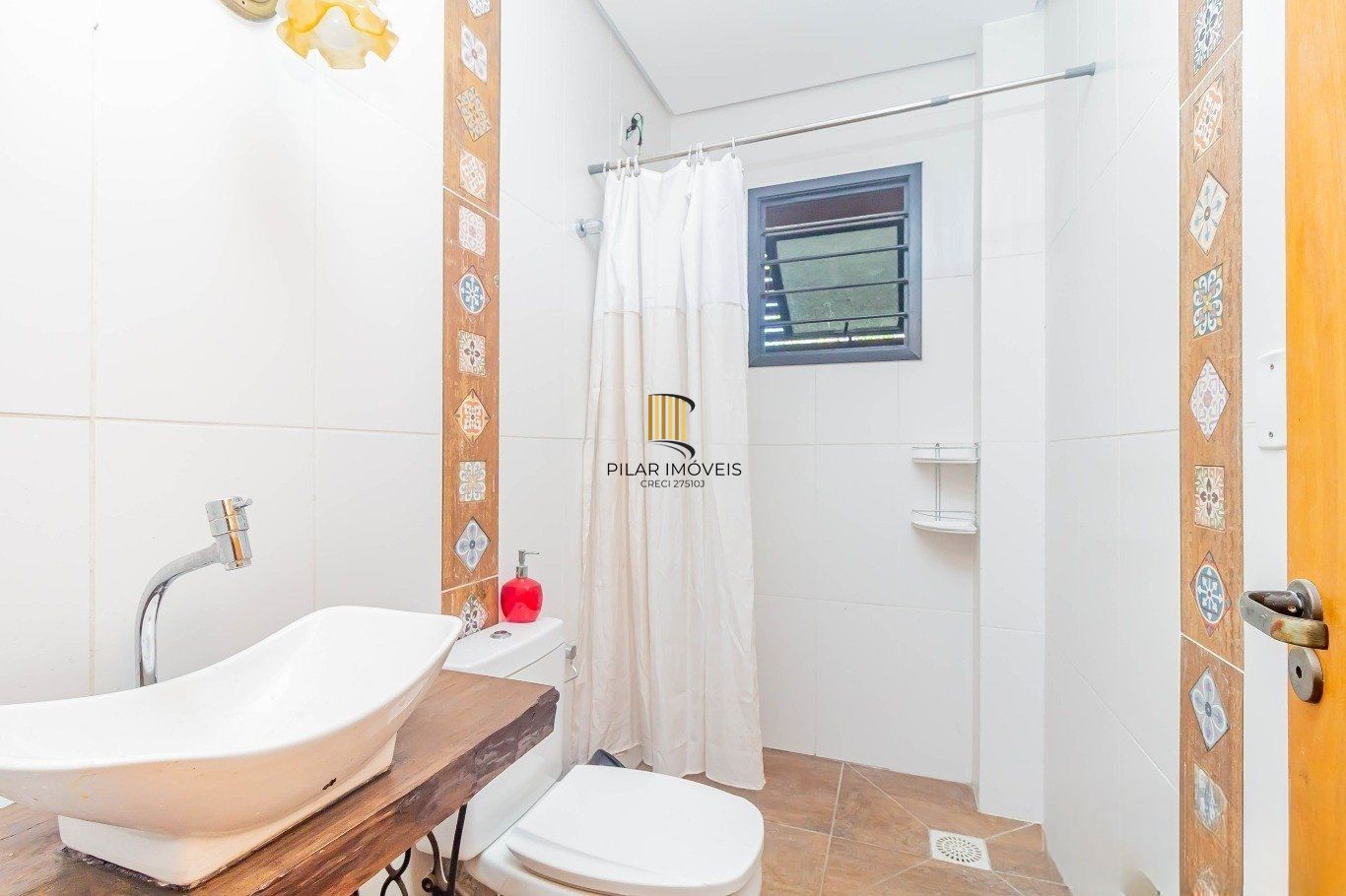 Prédio Comercial á venda com 2 salas e terraço no bairro Menino Deus