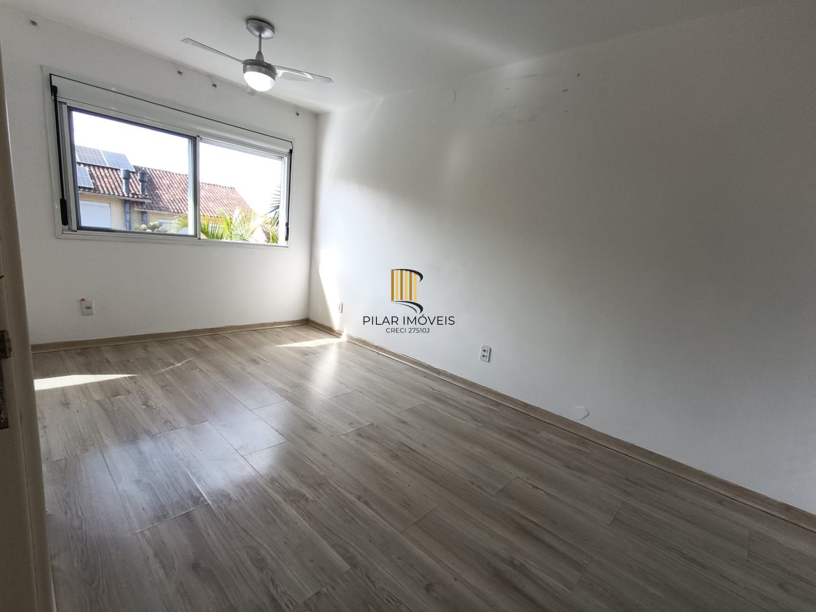 Casa em condomínio de 3 quartos, suíte e 2 vagas no bairro Mário Quintana