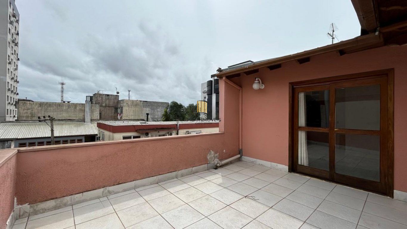 Cobertura de 4 dormitórios e 2 vagas de garagem coberta em Cachoeirinha.