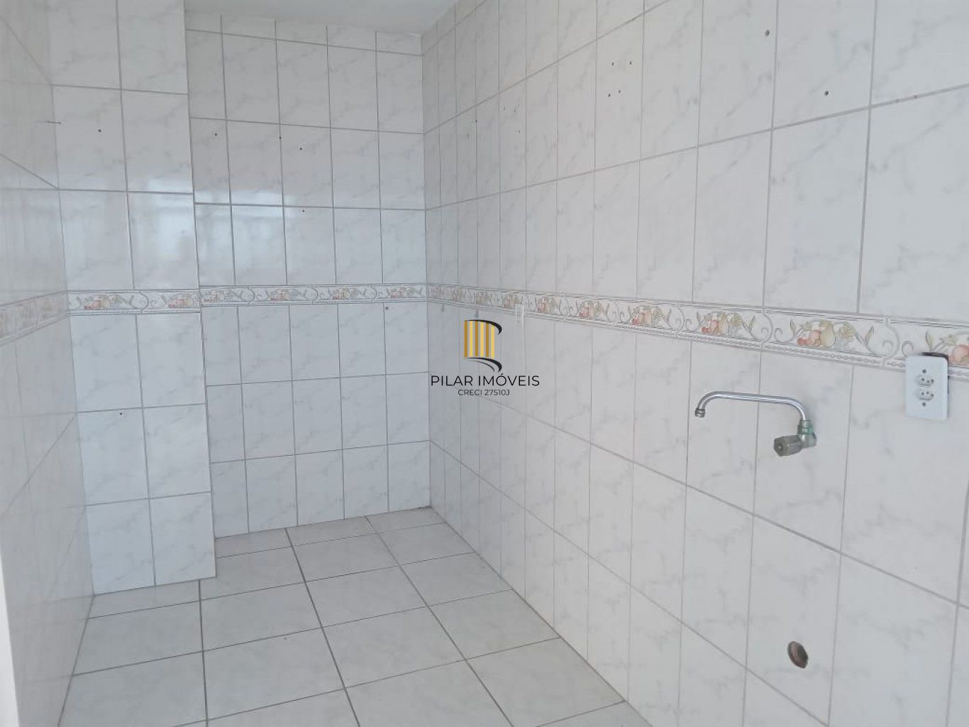 Apartamento com 1 quarto e 1 vaga de garagem no Bairro Sarandí