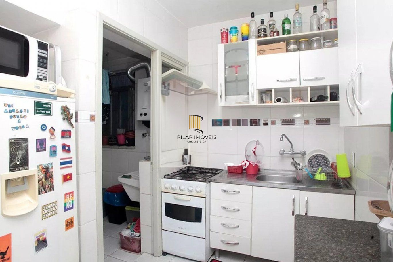 Apartamento semi mobiliado com 2 dormitórios na Sofia Veloso.