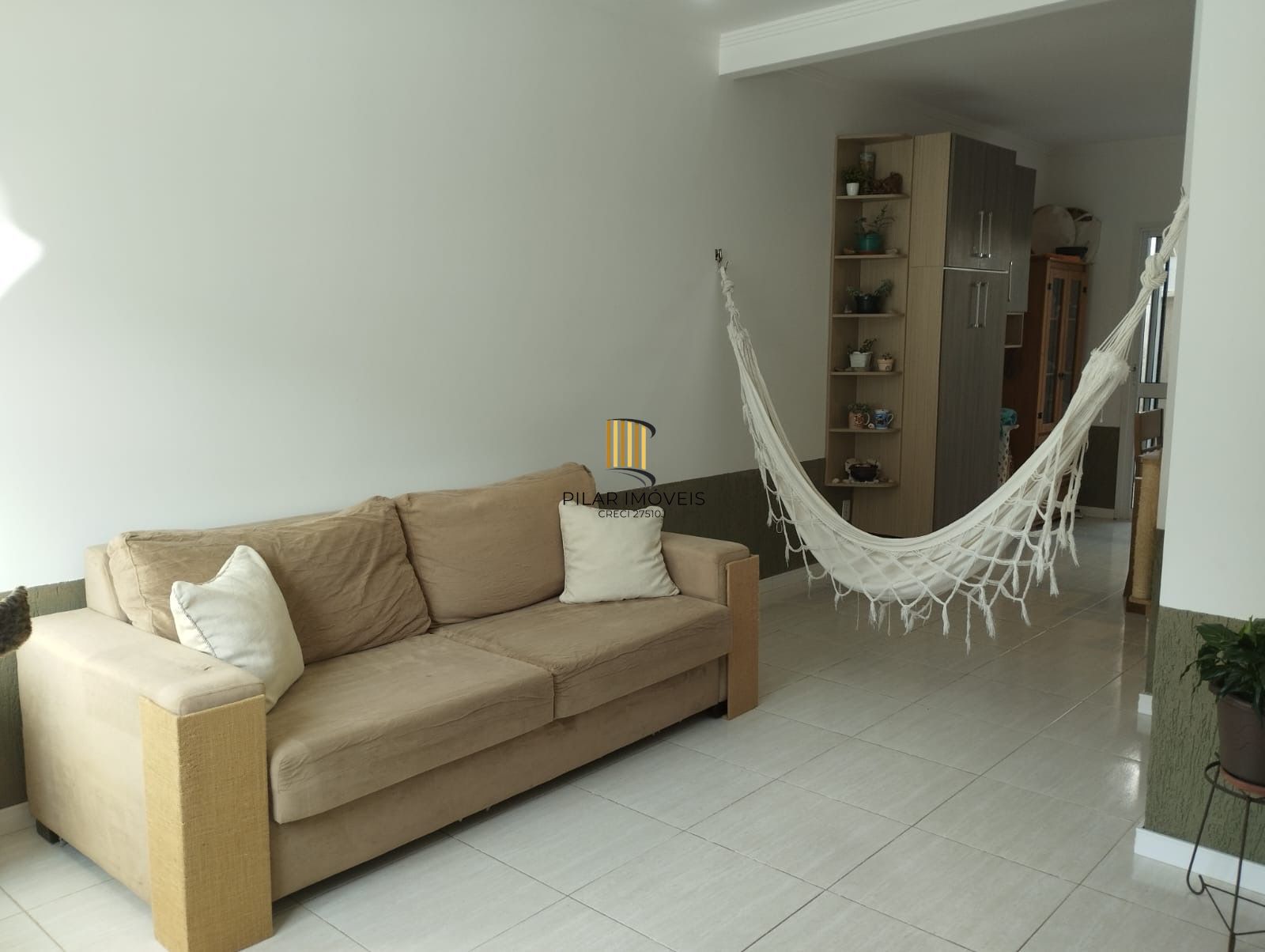 Casa Sobrado semi mobiliada com 2 dormitórios Avenida Juca Batista 115m2