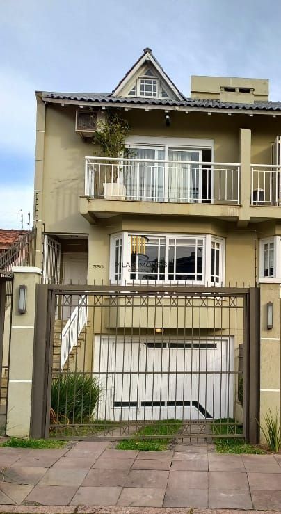 Casa com 4 dormitórios no Bairro Chácara das Pedras