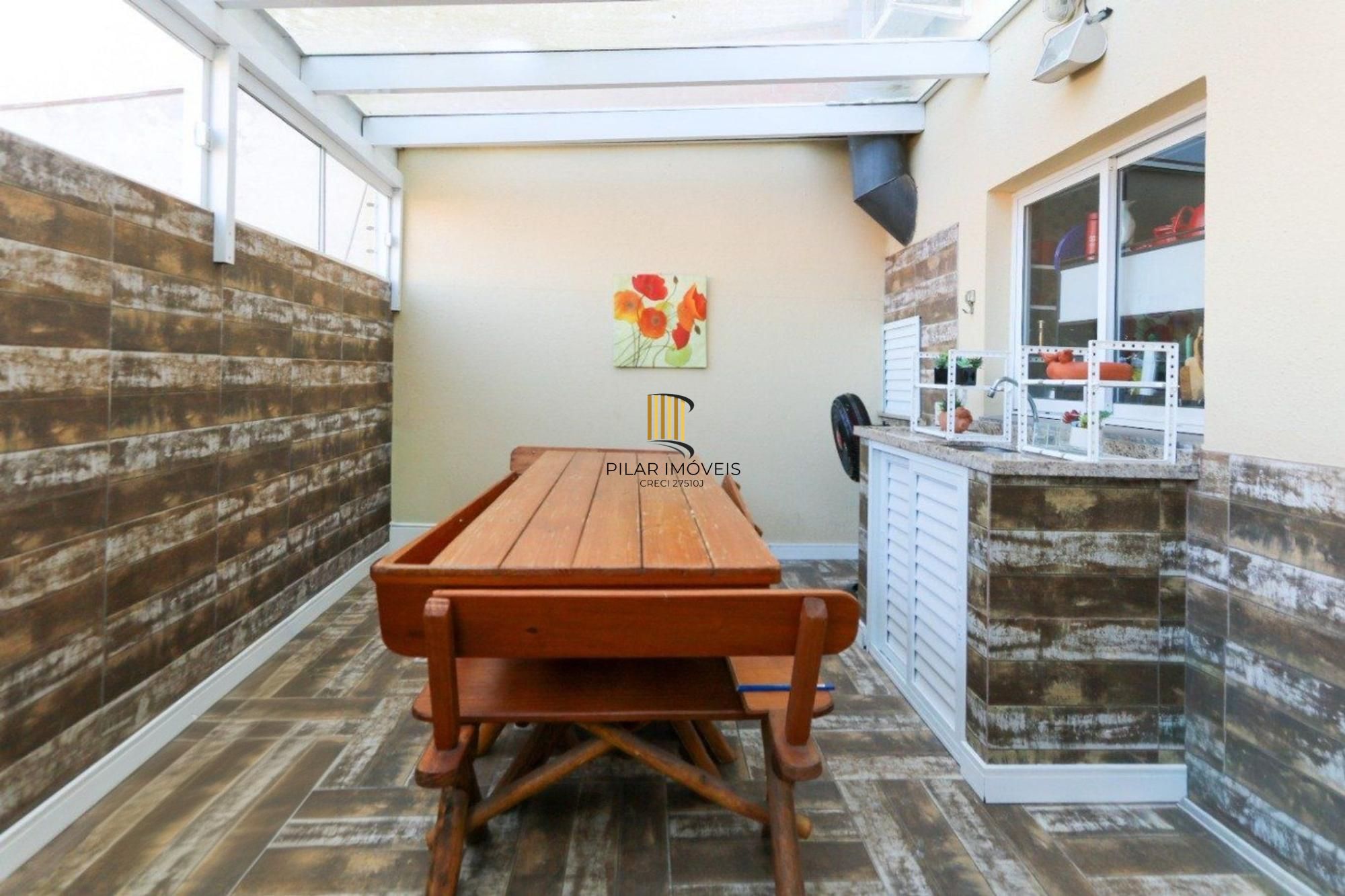 Casa em condomínio com 2 quartos e 2 vagas no bairro Marechal Rondon em Canoas.