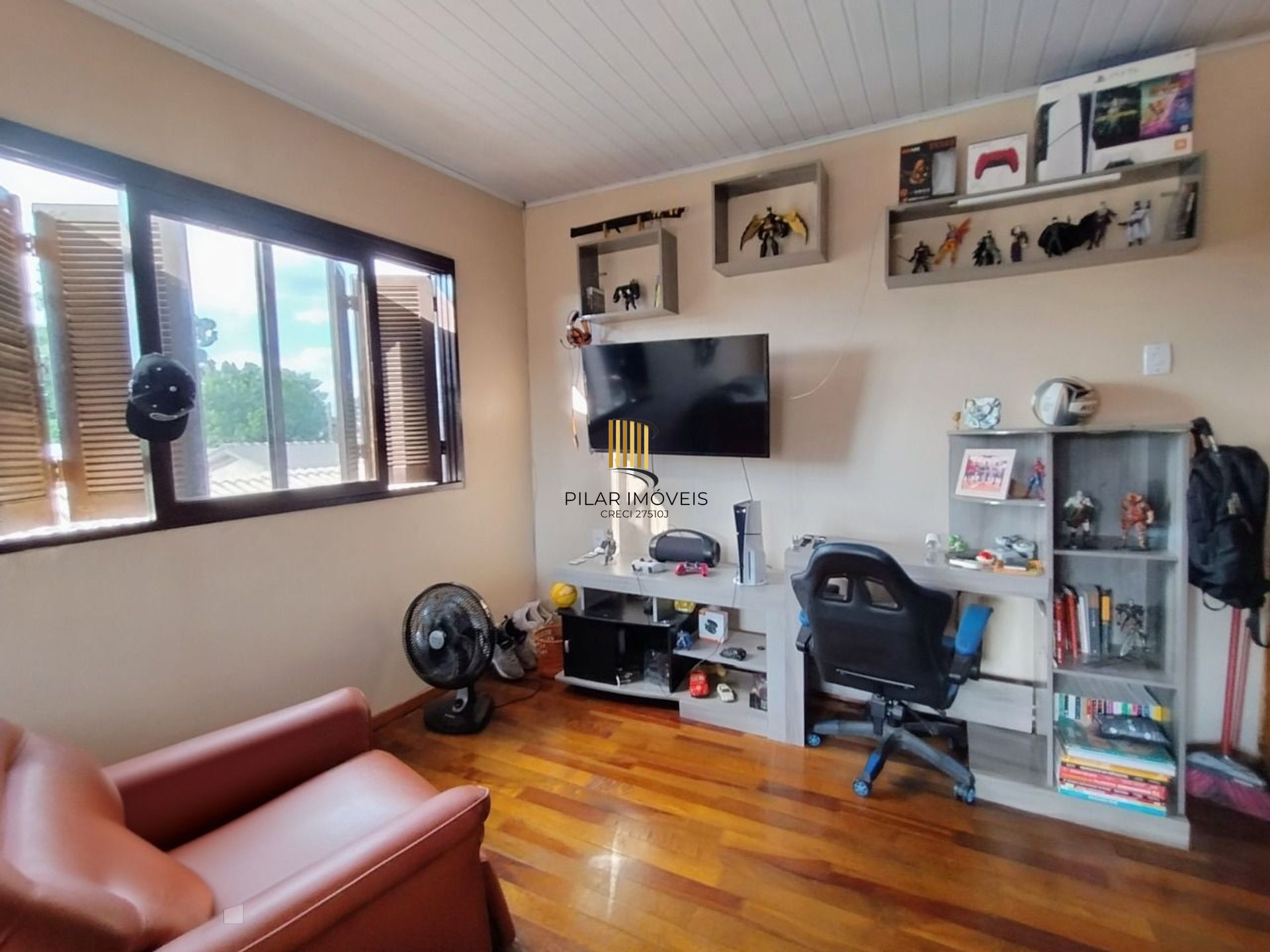 Casa de 4 dormitórios e 4 vagas de garagem em Canoas.