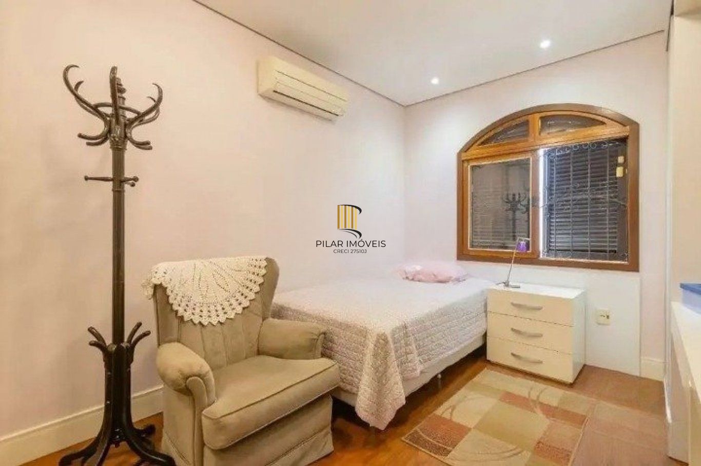 Casa de 3 quartos, piscina, churrasqueira, 7 vagas no bairro Tristeza