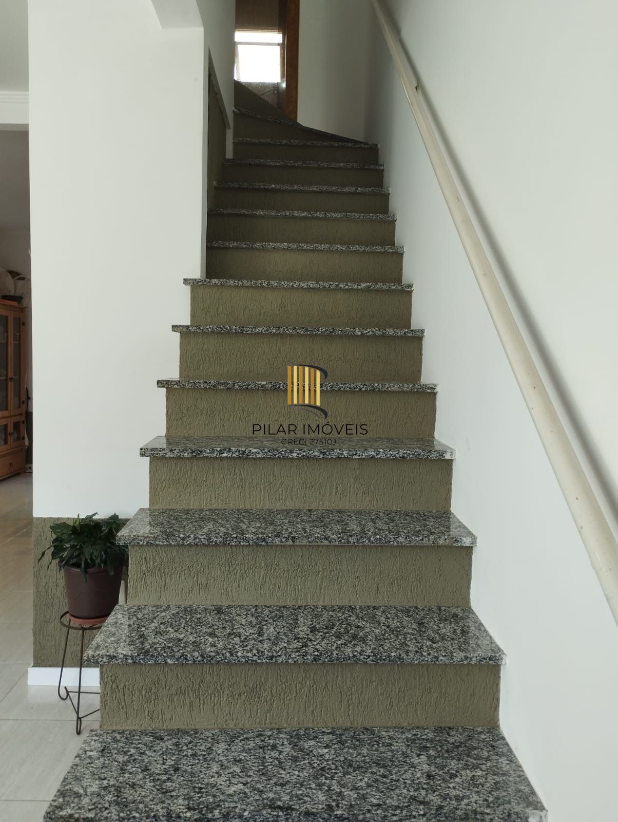 Casa Sobrado semi mobiliada com 2 dormitórios Avenida Juca Batista 115m2