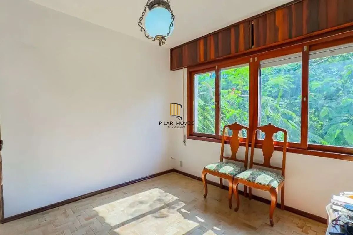 Casa ampla na Vila Ipiranga com 340 m², 4 dormitórios e potencial comercial