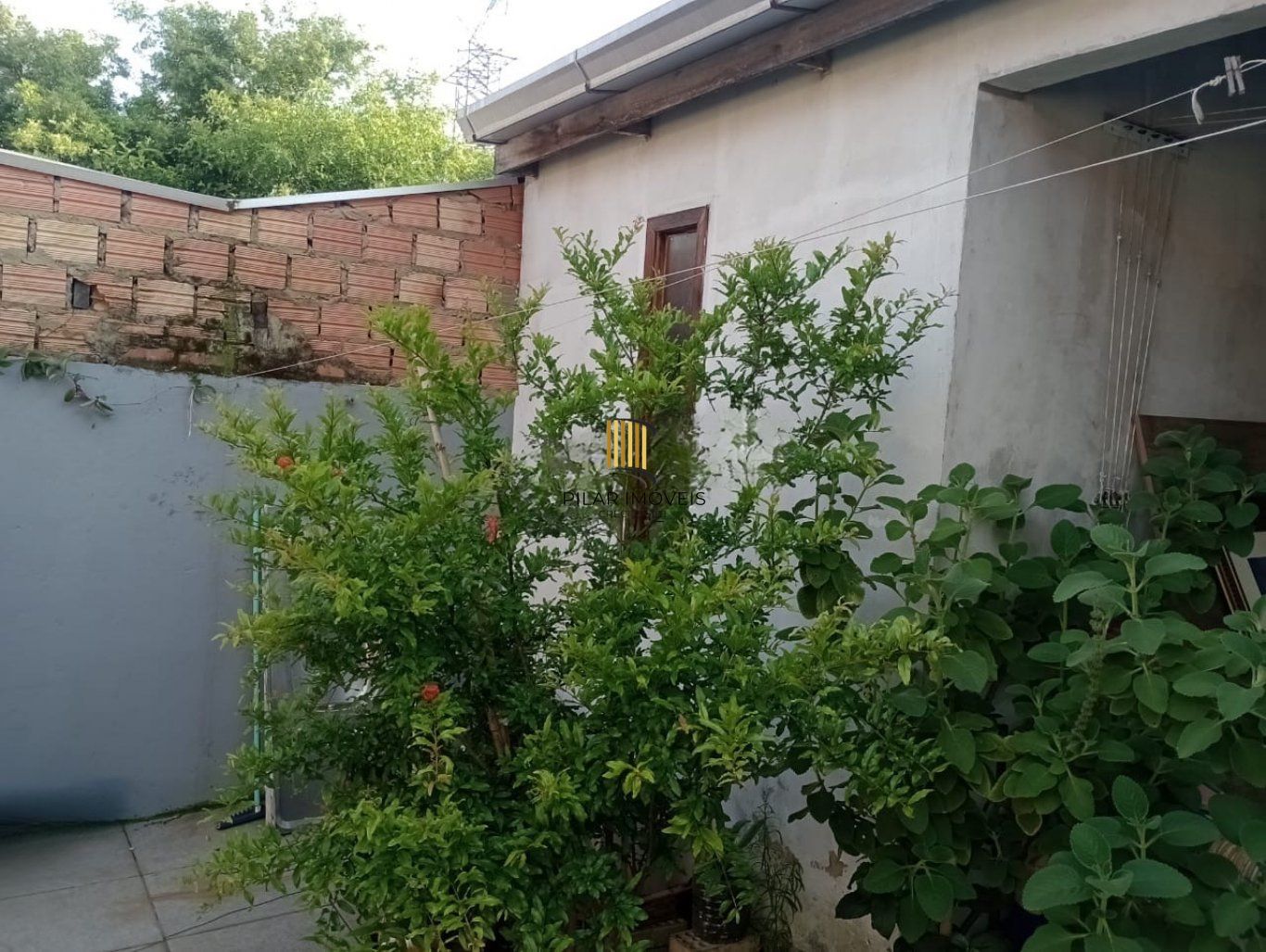 Casa de 2 dormitórios e 1 vaga de garagem em Canoas.