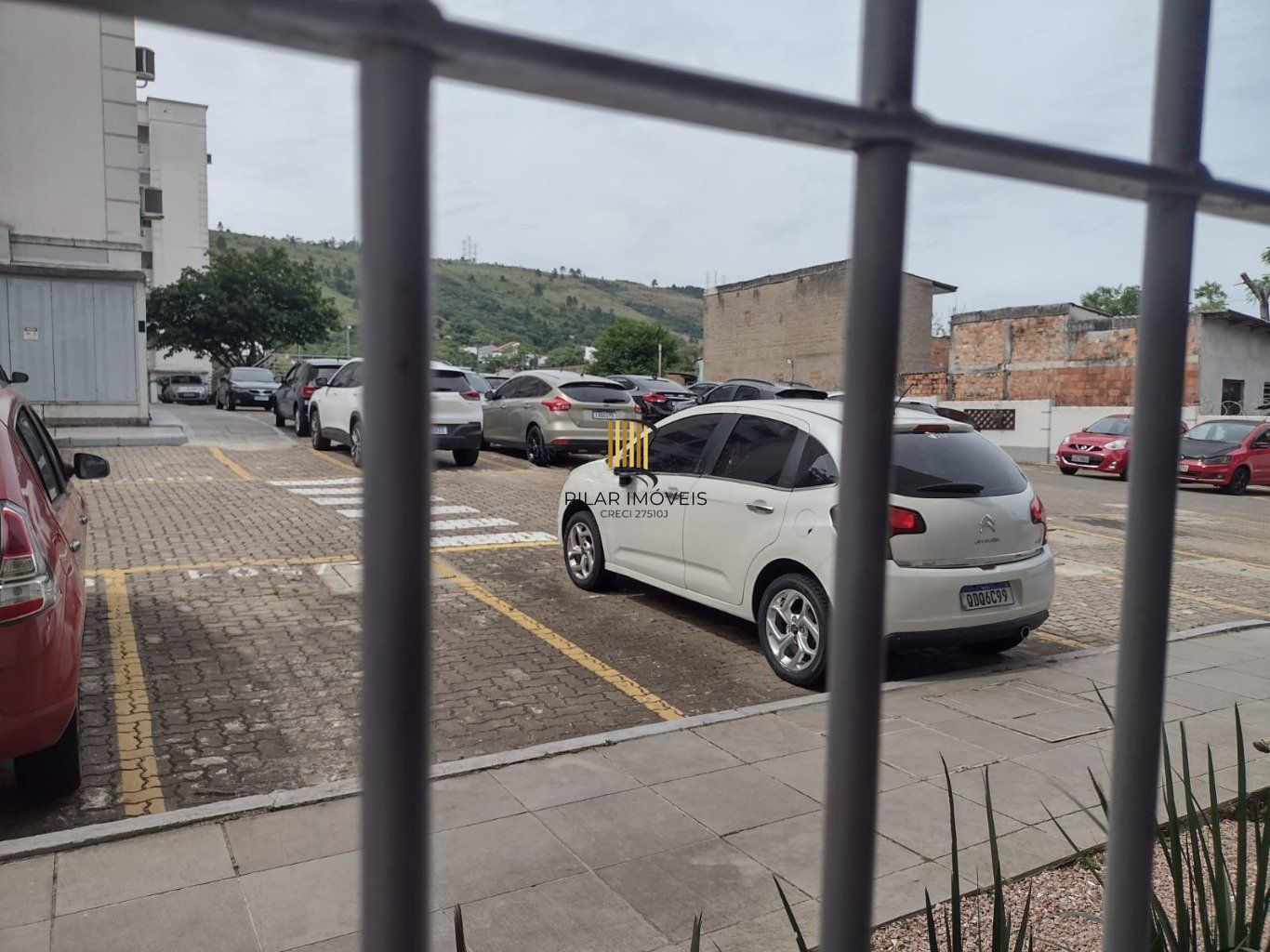 Apartamento 2 Dormitórios Térreo com Portaria 24h no Morro Santana