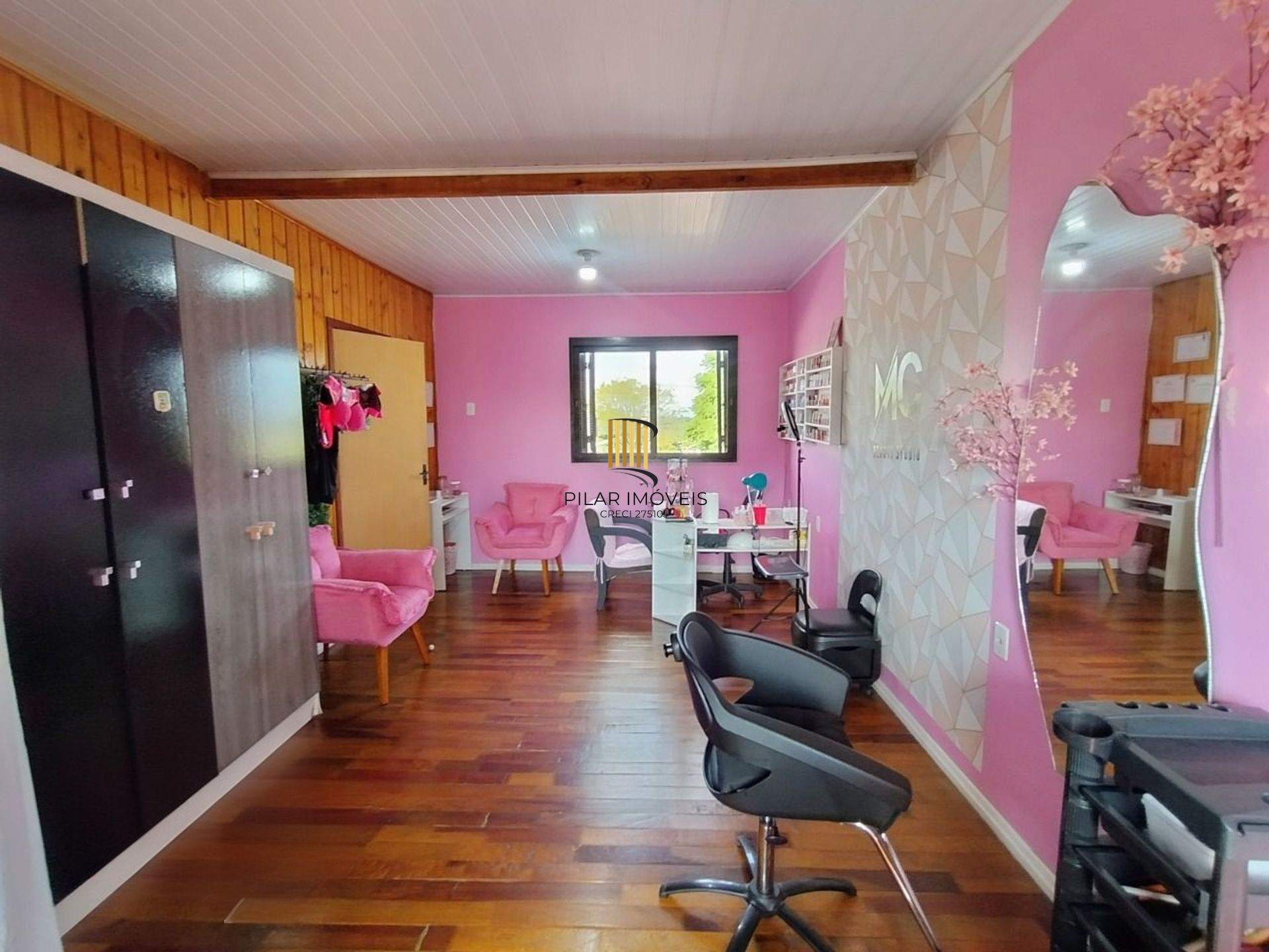 Casa de 4 dormitórios e 4 vagas de garagem em Canoas.