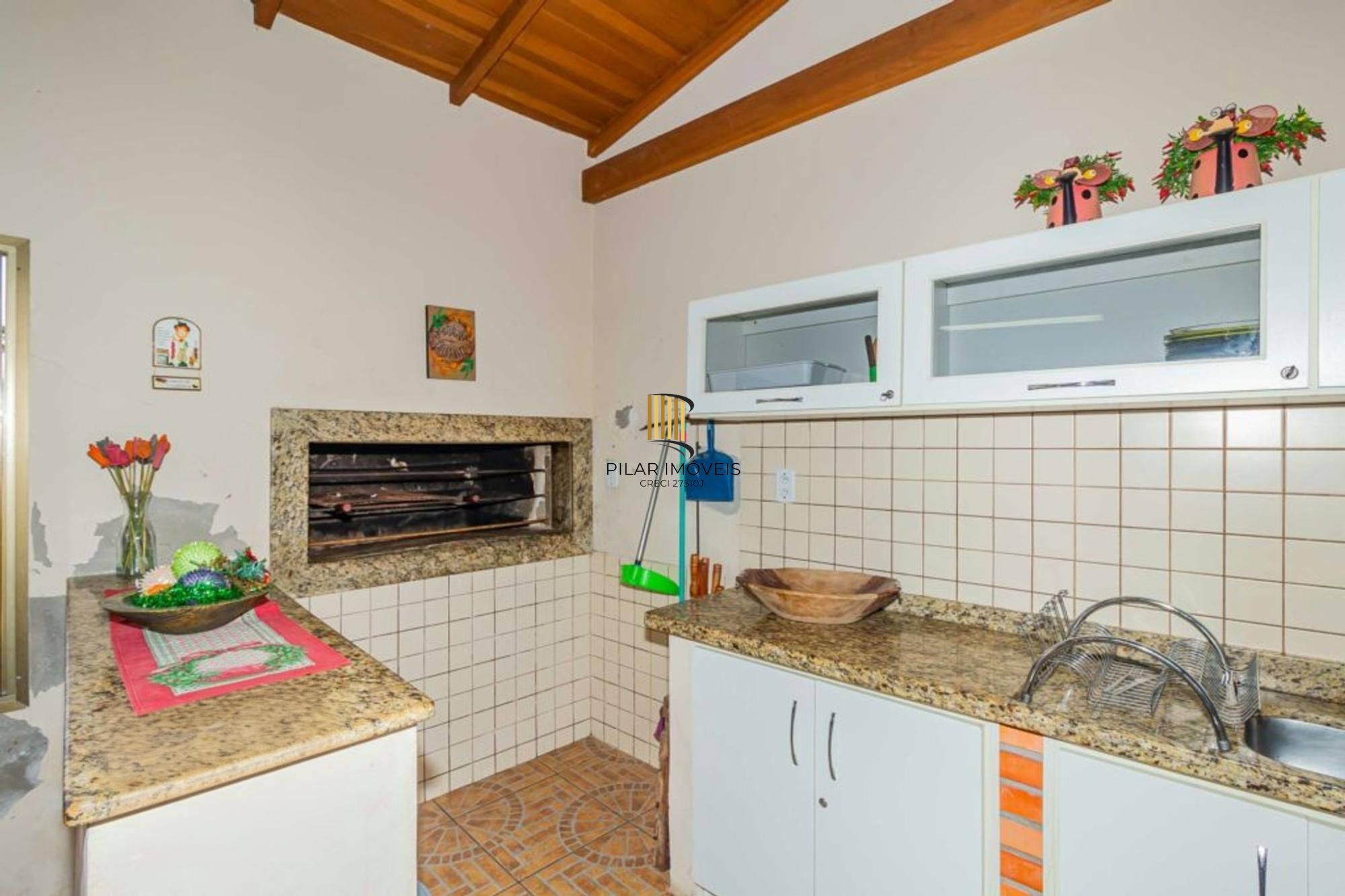 Apartamento com 2 quartos, elevador semi mobiliado no bairro Floresta.